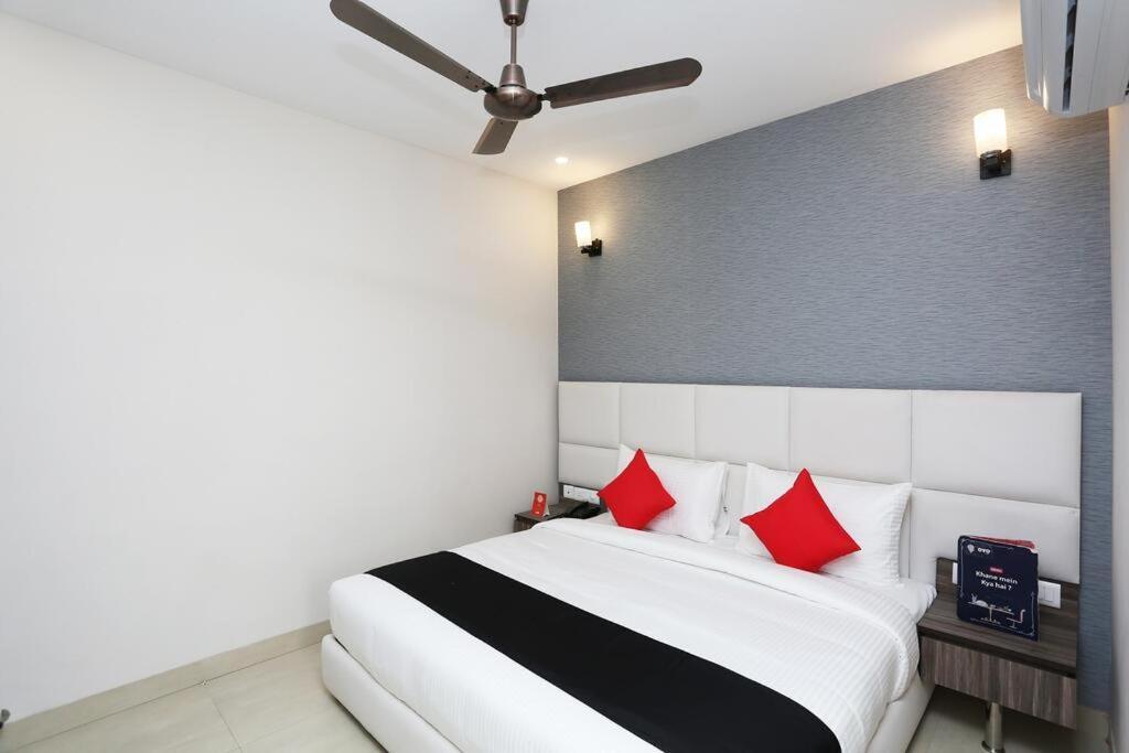 Mavens Inn Gurgaon Exterior photo